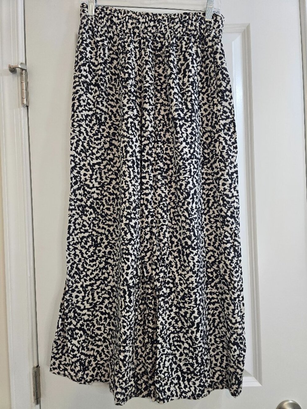 H&M Cropped Pull-on Pants - Cream/Black Patterned - Picture 3 of 8